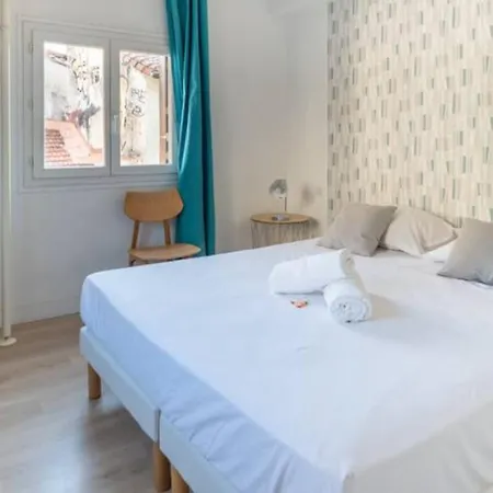Magnifique De Charme Avec Vue Sur Le Palais Des Papes A Wifi Gratuit Apartment Avignon