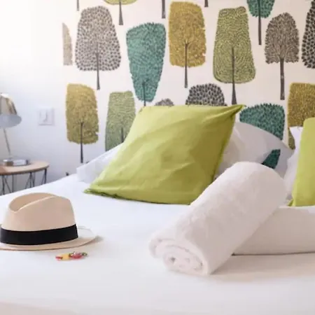 Apartment Magnifique De Charme Avec Vue Sur Le Palais Des Papes A Wifi Gratuit