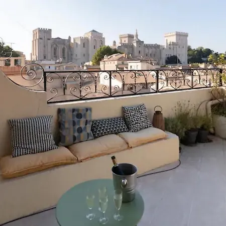 Apartment Magnifique De Charme Avec Vue Sur Le Palais Des Papes A Wifi Gratuit Avignon