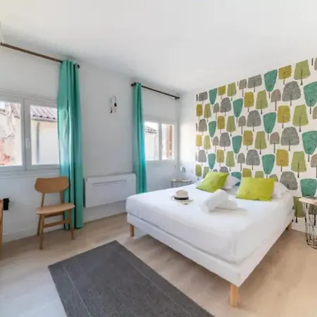 Apartment Magnifique De Charme Avec Vue Sur Le Palais Des Papes A Wifi Gratuit *