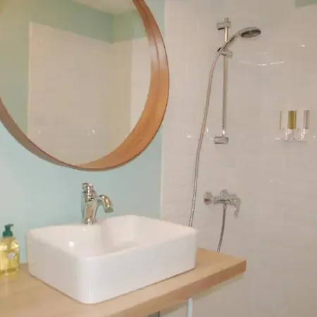 Magnifique De Charme Avec Vue Sur Le Palais Des Papes A Wifi Gratuit Apartment *